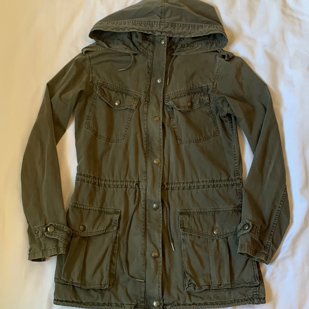 Aritzia Talula roomy army green cotton hooded snap pocket jacket EUC